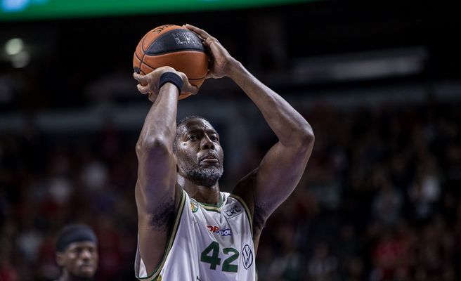 „Žalgiris“ dar neturi sprendimo dėl B. Dunstono ateities: išsaugoti ar paleisti?